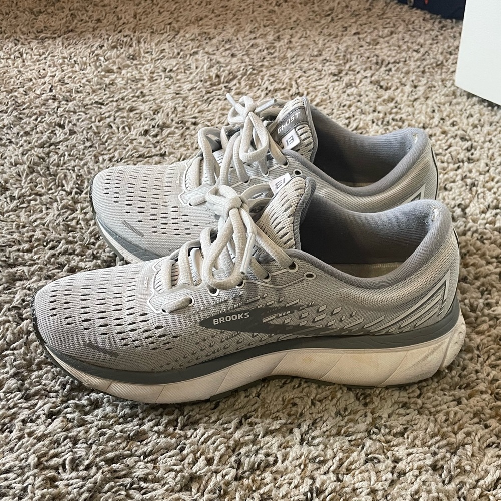 Size 6 Brooks Ghost running shoes
